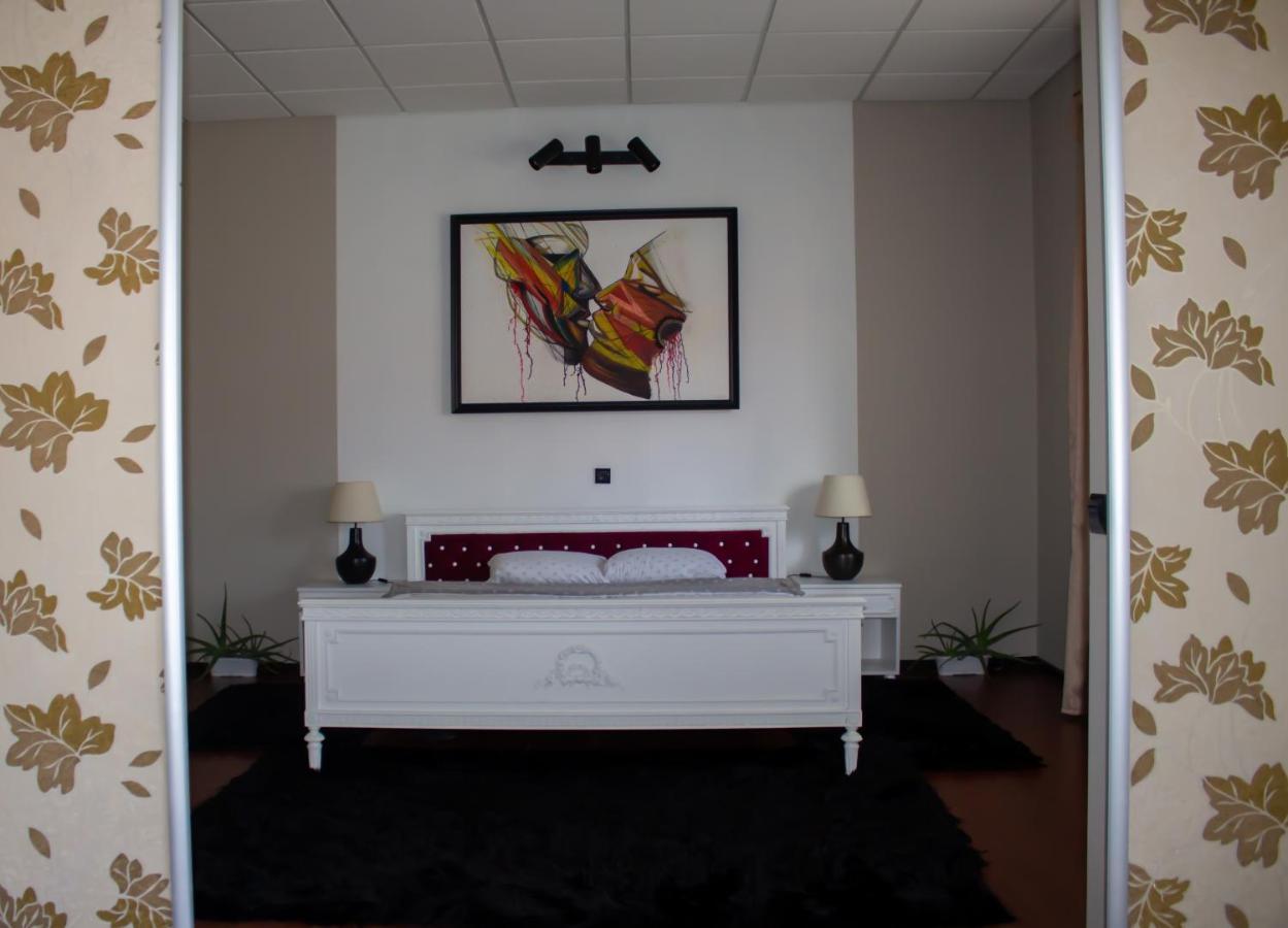 Yox Apartment 1 Oradea Ngoại thất bức ảnh